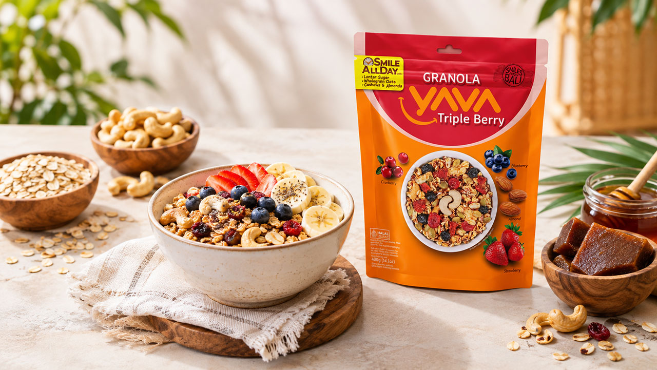 Granola YAVA, pilihan sarapan sehat dan camilan renyah kaya nutrisi dari rolled oats, kacang mete Bali, dan gula lontar alami.